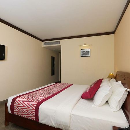 Oyo 15925 Tommaso Hotels And Resorts Sriperumbudur Bagian luar foto