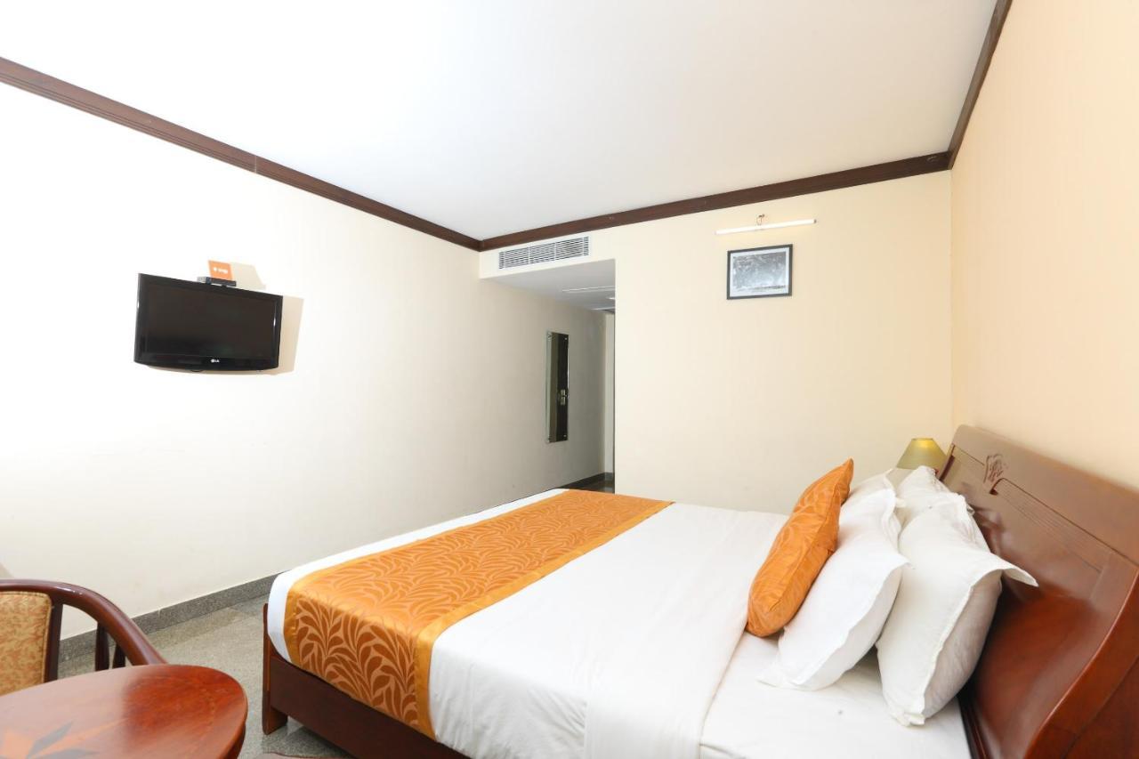 Oyo 15925 Tommaso Hotels And Resorts Sriperumbudur Bagian luar foto