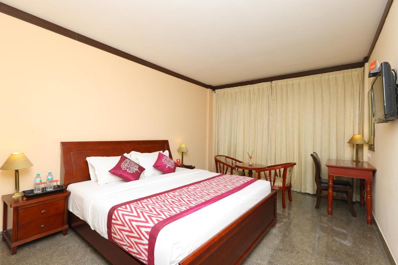 Oyo 15925 Tommaso Hotels And Resorts Sriperumbudur Bagian luar foto