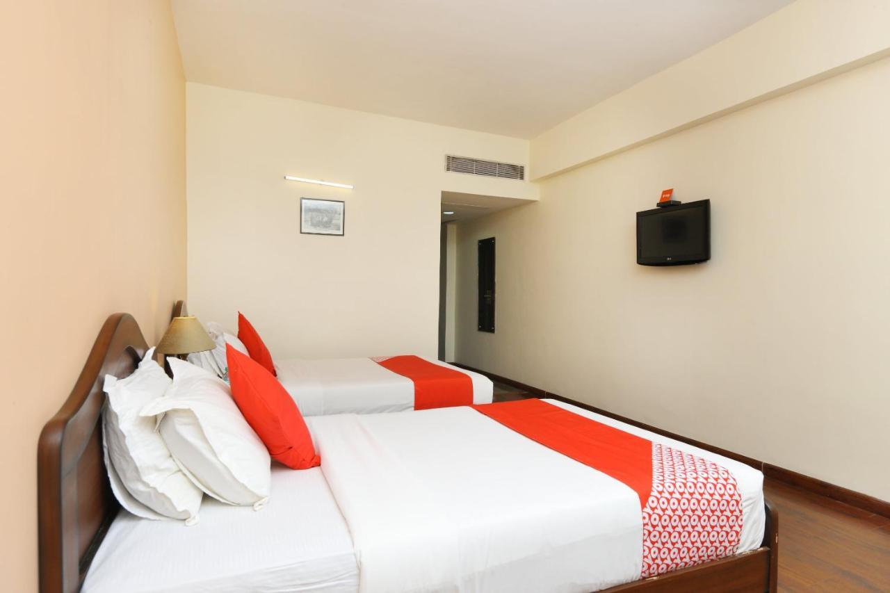 Oyo 15925 Tommaso Hotels And Resorts Sriperumbudur Bagian luar foto