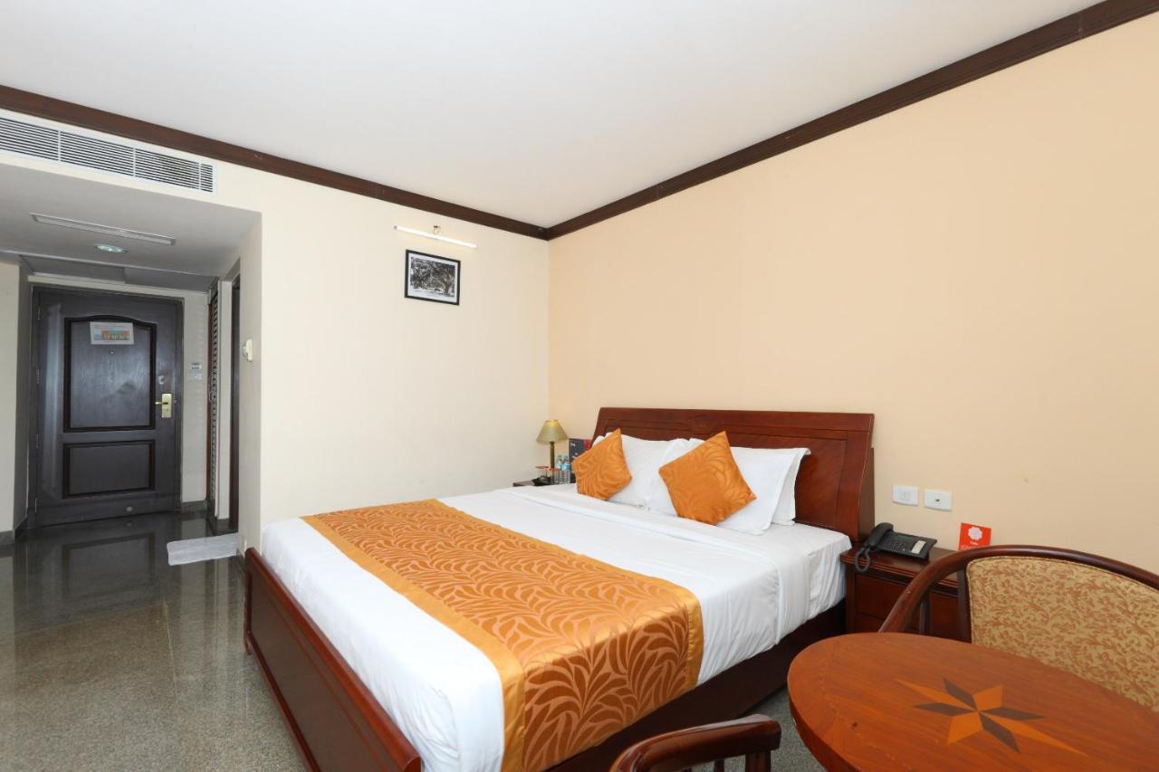 Oyo 15925 Tommaso Hotels And Resorts Sriperumbudur Bagian luar foto