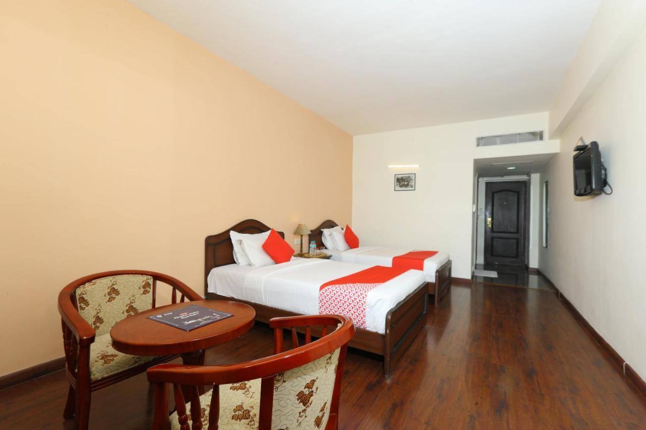 Oyo 15925 Tommaso Hotels And Resorts Sriperumbudur Bagian luar foto